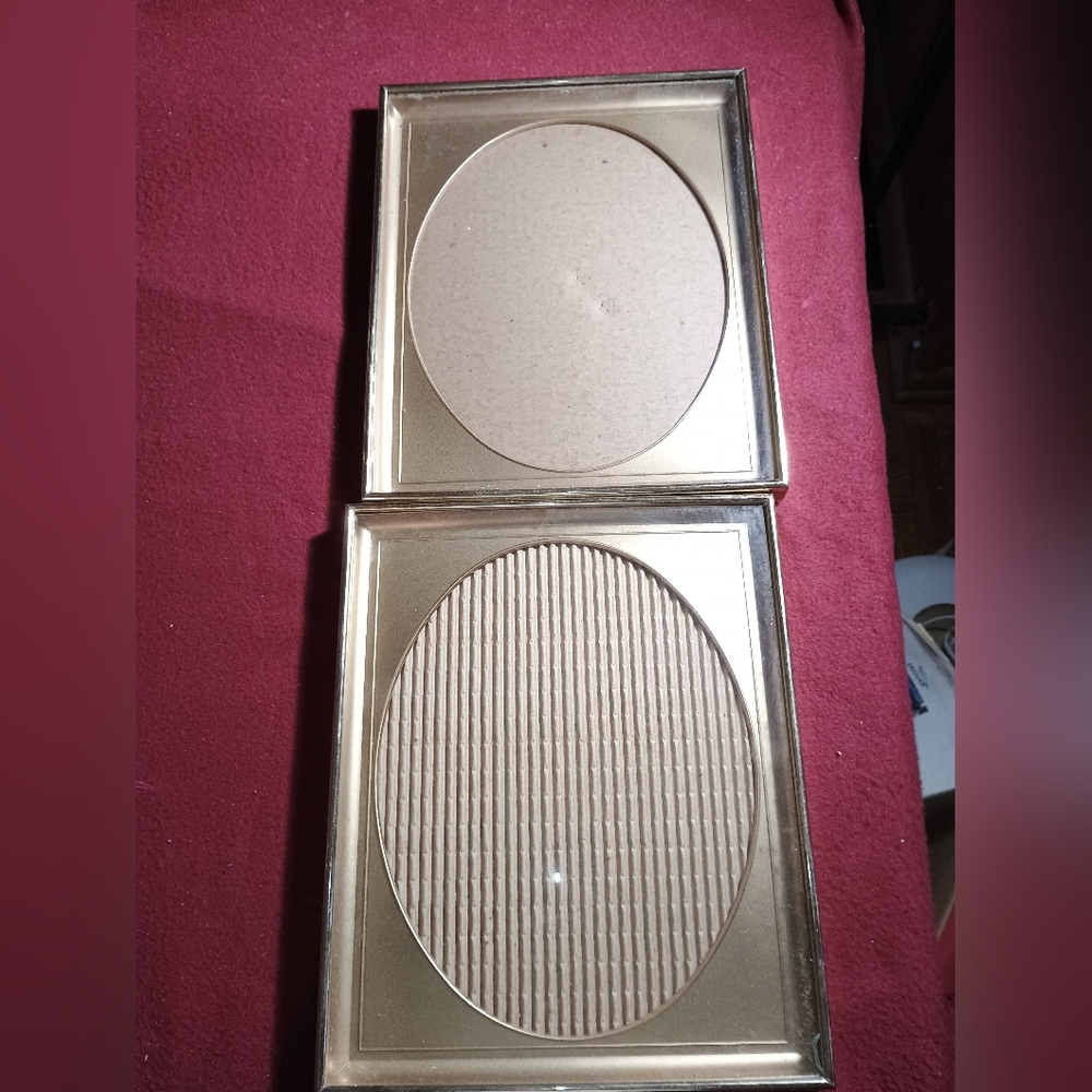 2 Wall Or Tabletop Gold Tone Metal Picture Frames 8x10 Oval Plastic Mat